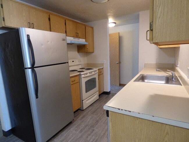 Building Photo - 3 bedroom 2 bath! East Lancaster