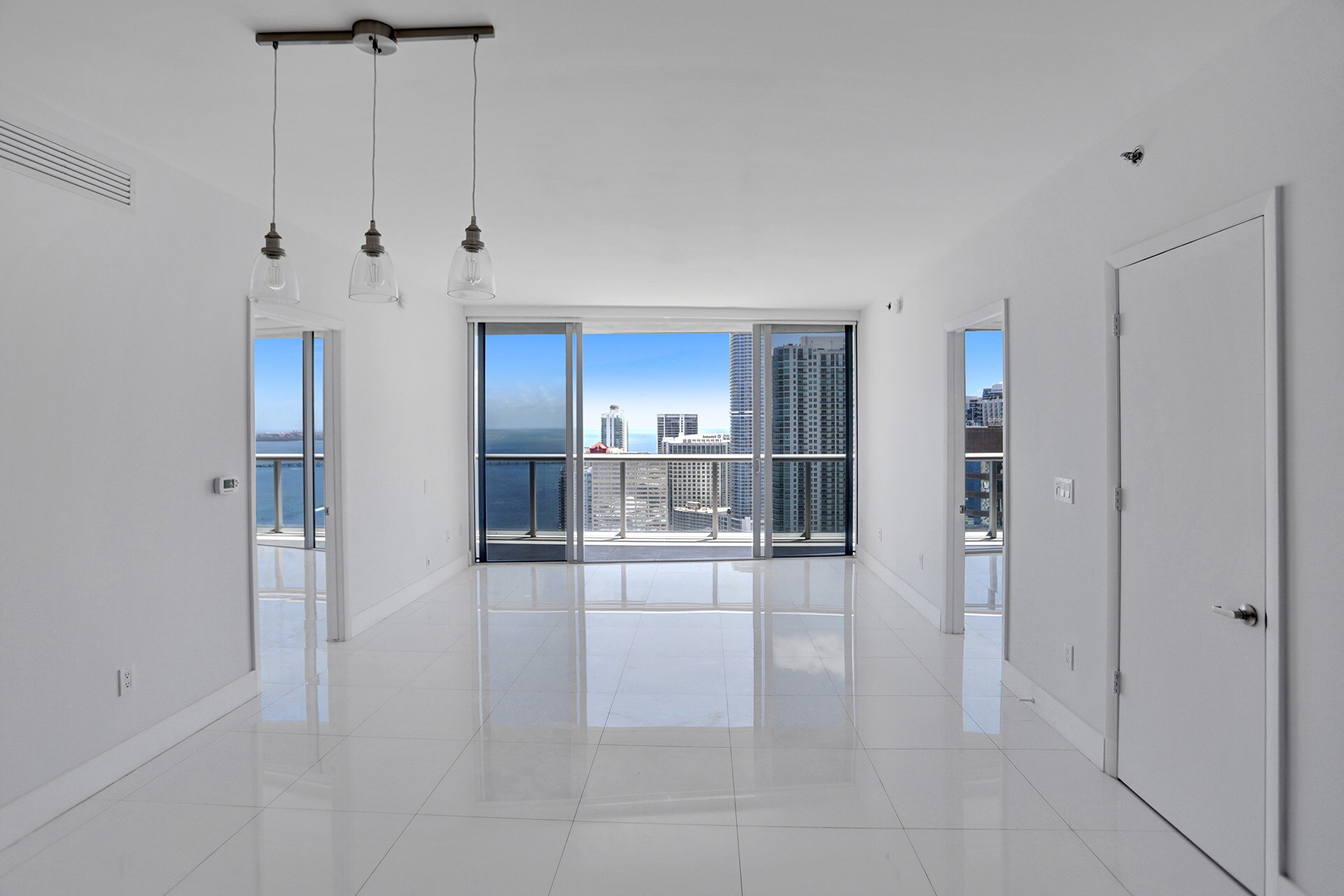 Building Photo - 495 Brickell Ave