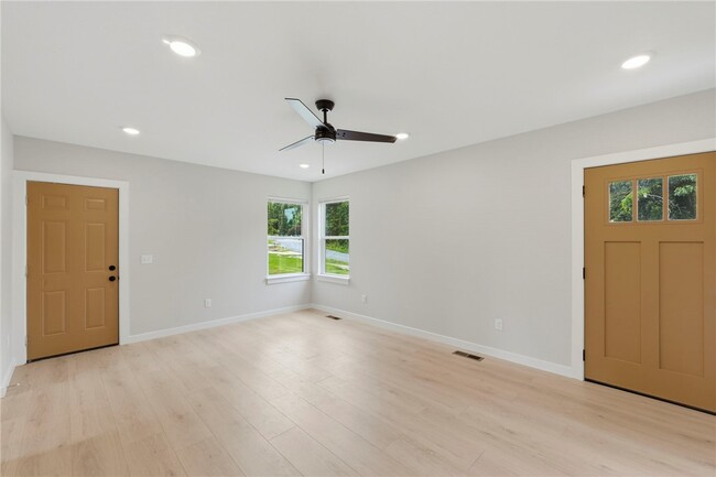 Building Photo - 14 Marisco Ln