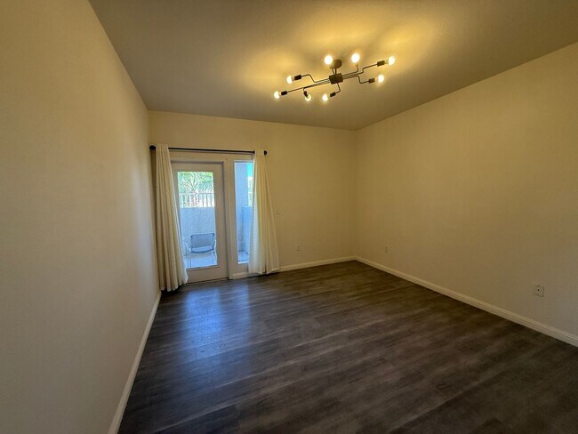 Building Photo - Renovated 2 Bedroom in Summerlin