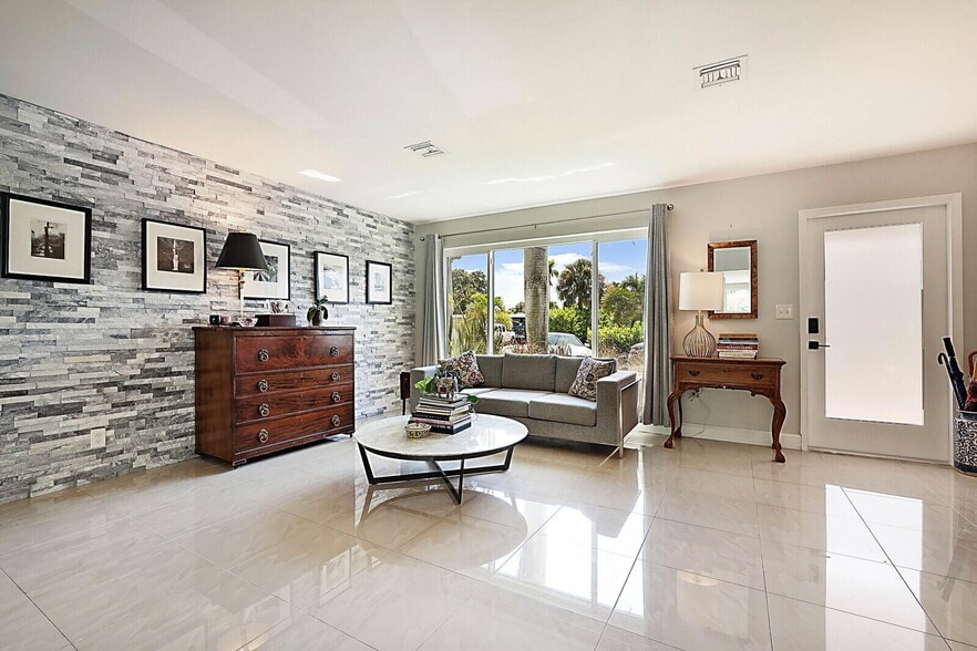 Building Photo - 441 NE 24th St