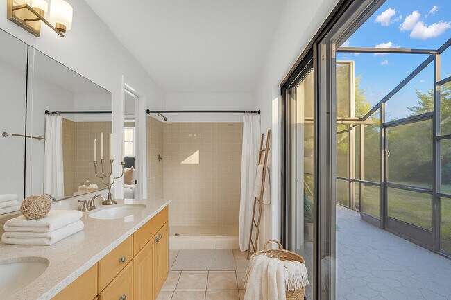 Building Photo - 11508 Clear Creek Pl