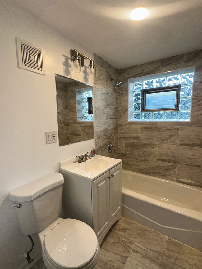 Building Photo - 2231 Prairie St