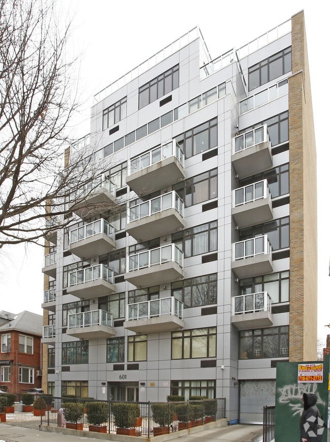 Building Photo - The Caroline