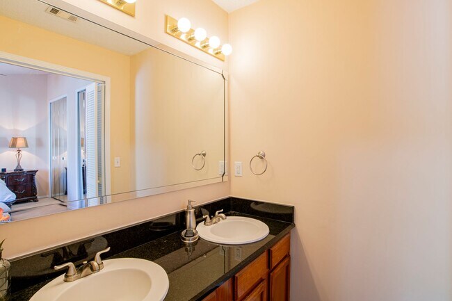 Building Photo - Well-maintained Pensacola Condo with Community Pool & Central Location