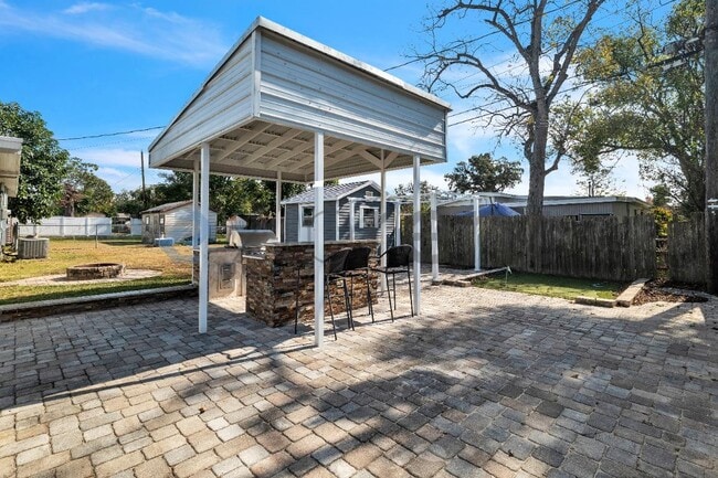 Building Photo - 508 Garden Dr N