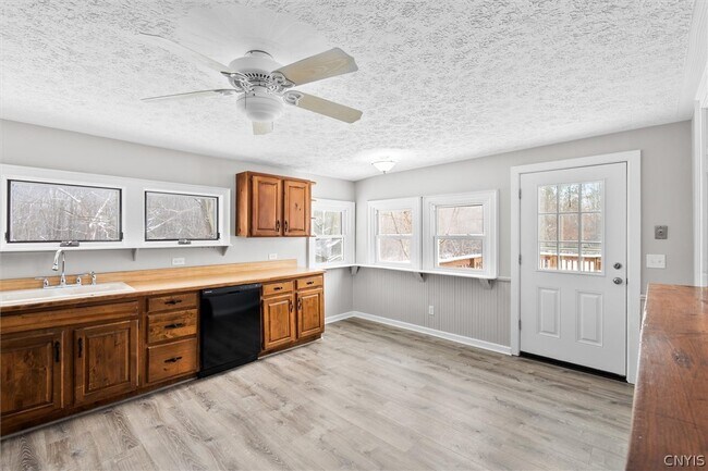 Building Photo - 6982 Webster Rd