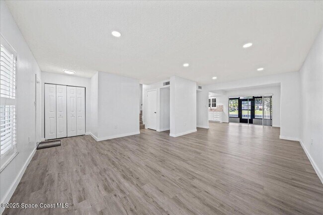 Building Photo - 413 Blue Jay Ln