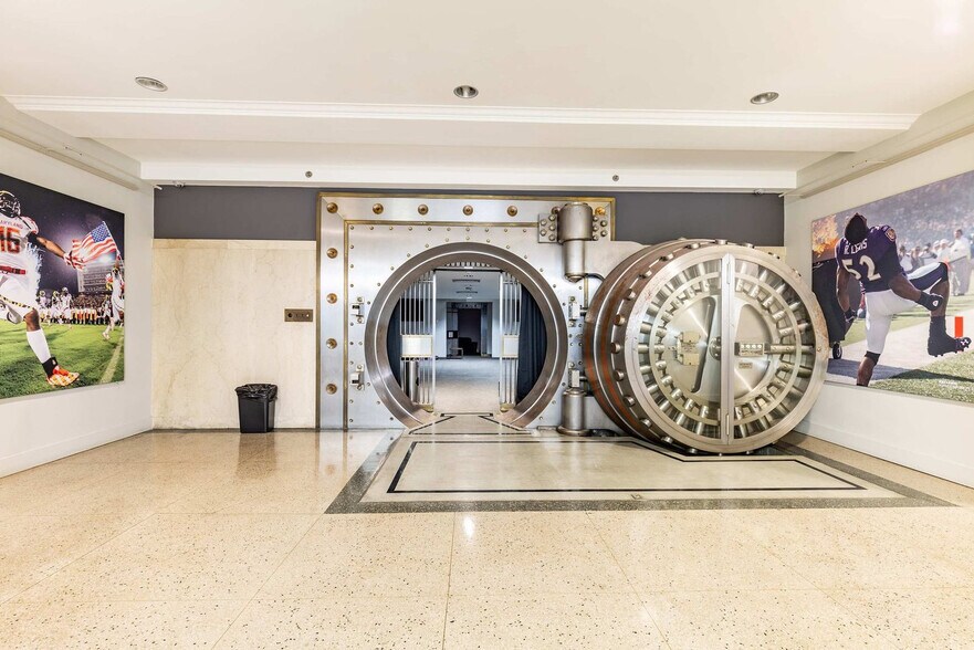 Building Photo - 10 Light St