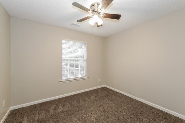 Building Photo - 11667 Millwind Dr