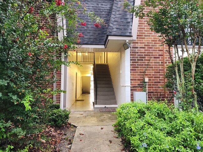 Building Photo - 1700 SW 16th Ct