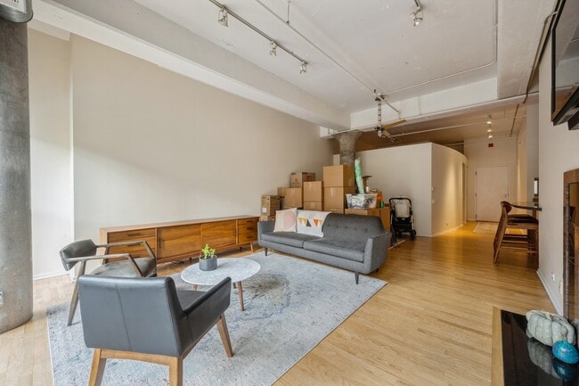 Building Photo - 130 S Canal St