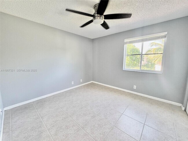 Building Photo - 4383 Laurel Ridge Cir