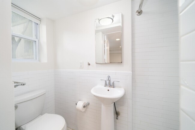 Building Photo - 232 1/2 3rd St