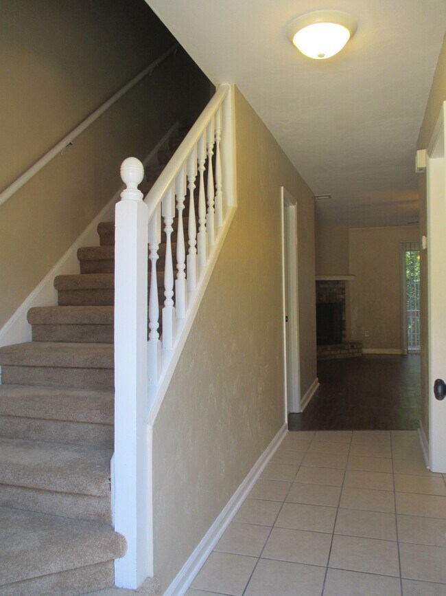 Building Photo - Stunning 2 Bed, 2 1/2 Bath Townhouse Available July 2026