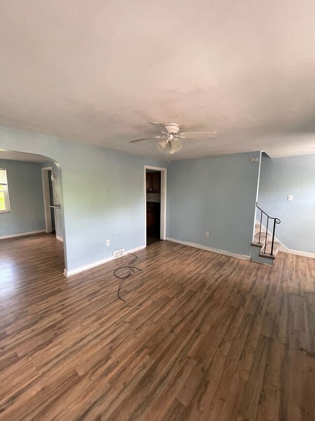 Building Photo - 2 bed 1.5 bath home in Pittsburgh Pa!