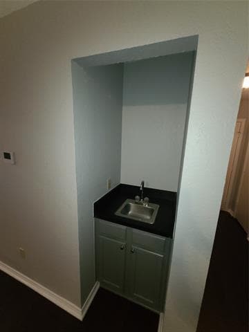 Building Photo - 2442 Hallmark St