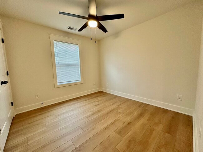 Building Photo - 336 Woods Rd