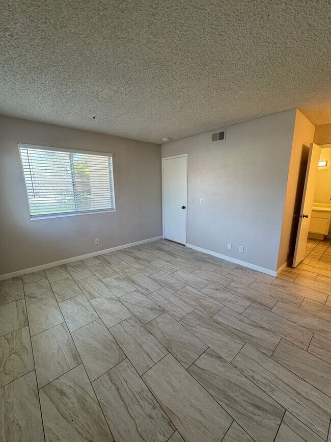 Building Photo - Comfortable Condo Living in Santa Maria