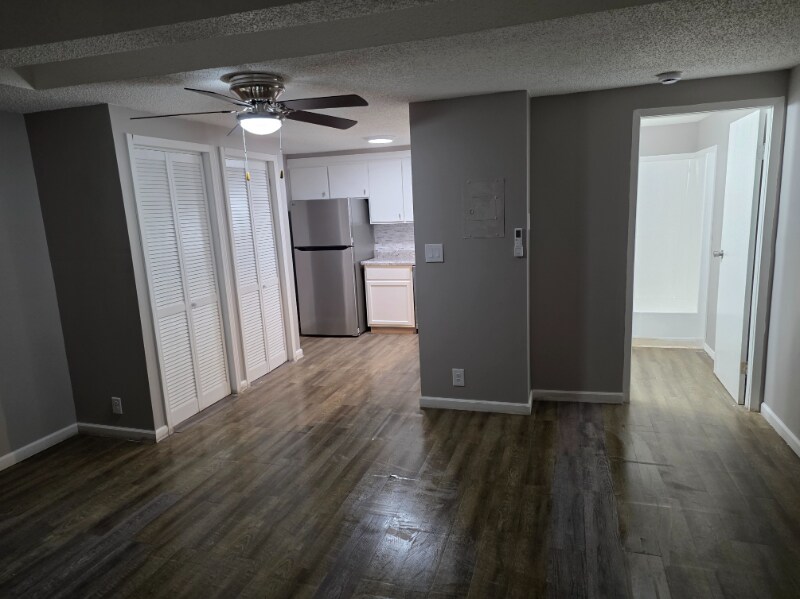 Building Photo - 734 N Country Acres Ave