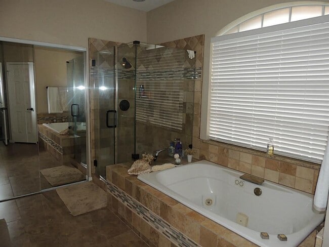 Building Photo - 1307 Westwick Forest Ln