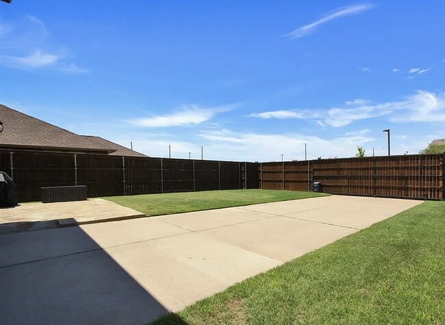 Building Photo - VIEW NOW/COMING SOON - Spacious 5-Bedroom Home in Allen with Office, 2 Living Areas & First-Floor...