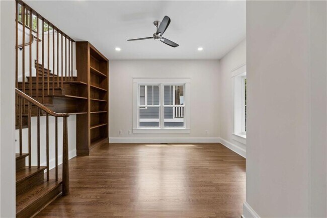 Building Photo - 1511 McLendon Ave NE