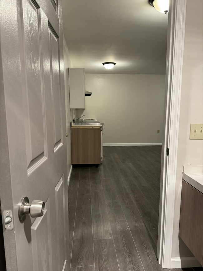 Building Photo - 355 S Main St