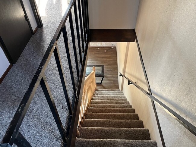 Building Photo - BEAUTIFUL THREE BEDROOM AT SILVER LAKE