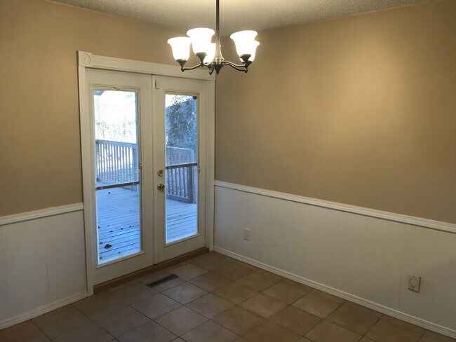 Building Photo - 3 Bedroom 2 Bathroom across from Kickapoo High School $1,495!