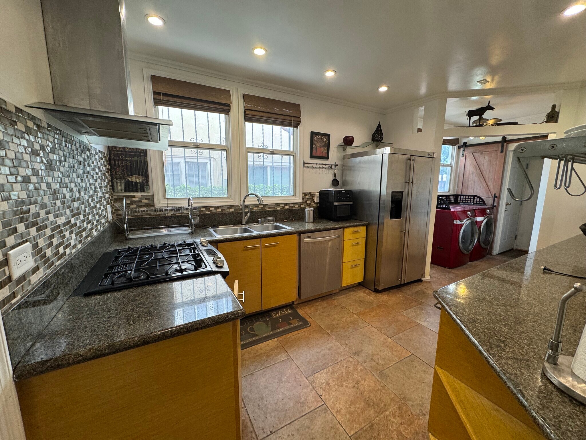 Building Photo - 1056 S Redondo Blvd