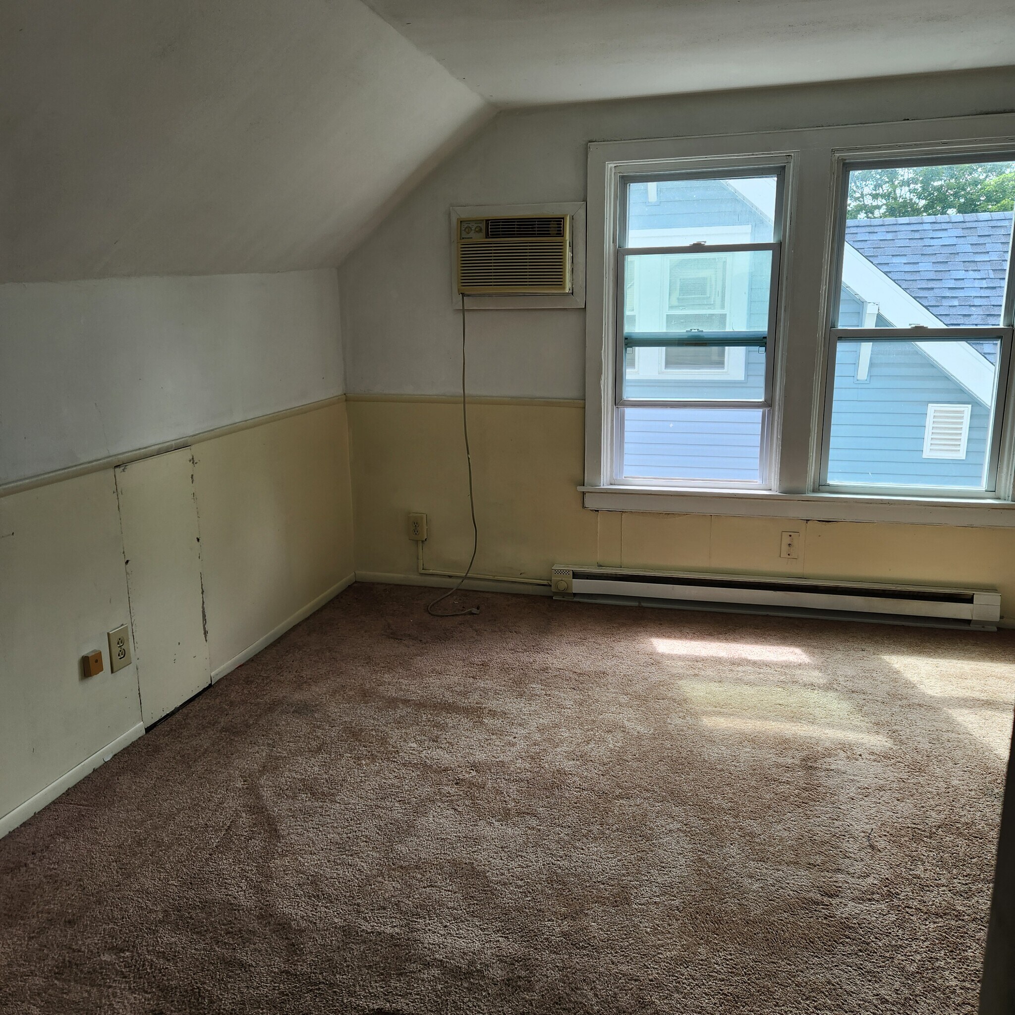 Building Photo - 896 Delia Ave