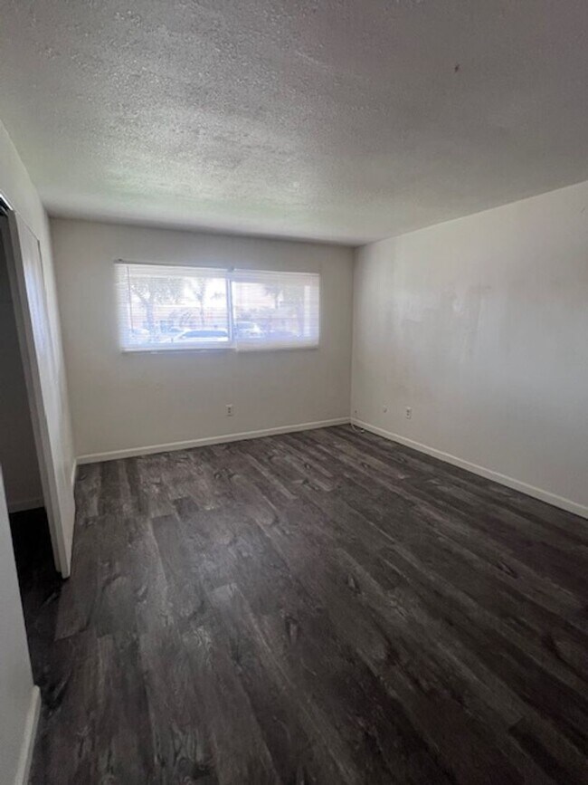 Building Photo - Spacious 1 Bed / 1 Bath Apartment in Colton!