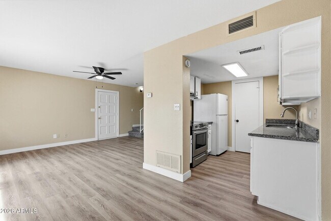 Building Photo - 8432 N 34th Dr