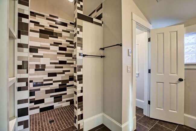 Building Photo - Exceptional 3 Bedroom Home with office & detached flex space