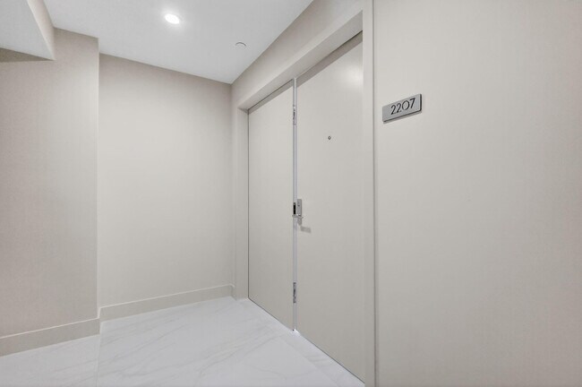 Building Photo - 700 NE 24th St