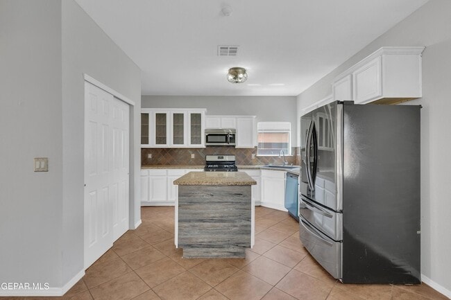 Building Photo - 14378 N Cave Dr