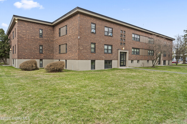 Primary Photo - 421 Livingston Ave