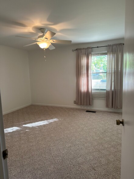 Building Photo - 854 Todd Preis Dr