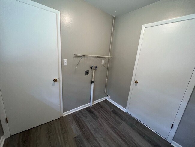 Building Photo - Coming Soon! Charming 2Bed/1Bath Duplex