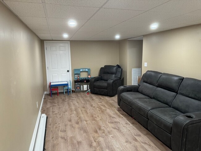 Building Photo - Modern 3 Bedroom Single Family - Available...