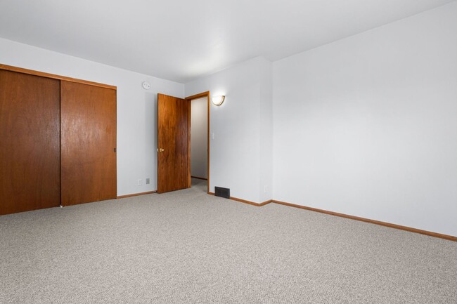 Building Photo - 8718 Westbrook Dr