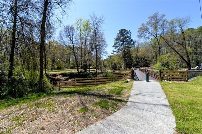 Building Photo - 310 Windsor Gate Cove NE