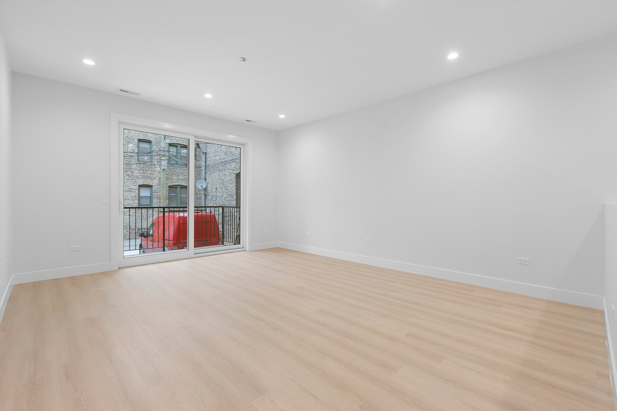 Building Photo - 902 W Dakin St