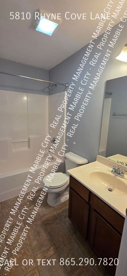 Building Photo - 5810 Rhyne Cove Ln