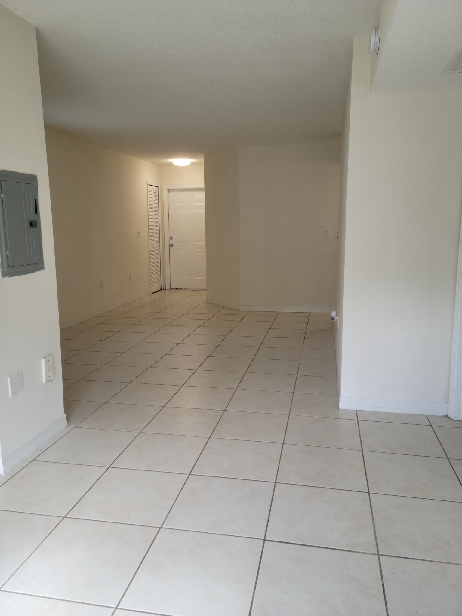 Building Photo - 2921 SE 13th Ave