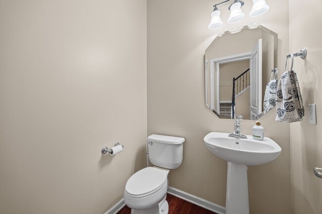 Building Photo - Extremely well-maintained 3-bedroom, 3.5 bath townhome in Baxter Village!