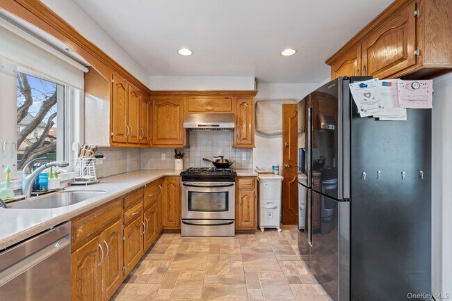 Building Photo - 14-28-28 156th St