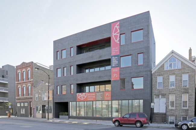 Building Photo - 1311 W Chicago Ave