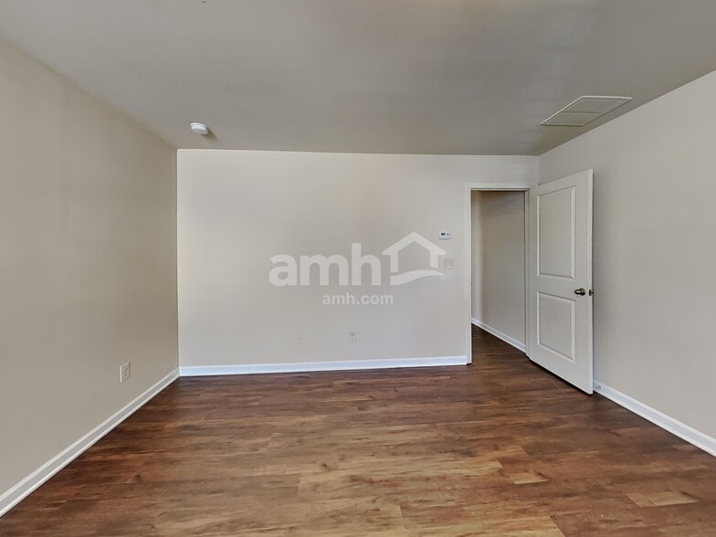 Building Photo - 4104 Dale Dr SE